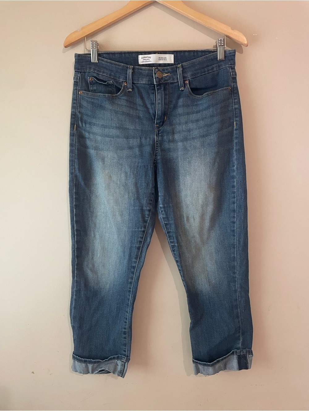 Levi Signature | Mid Rise Capris